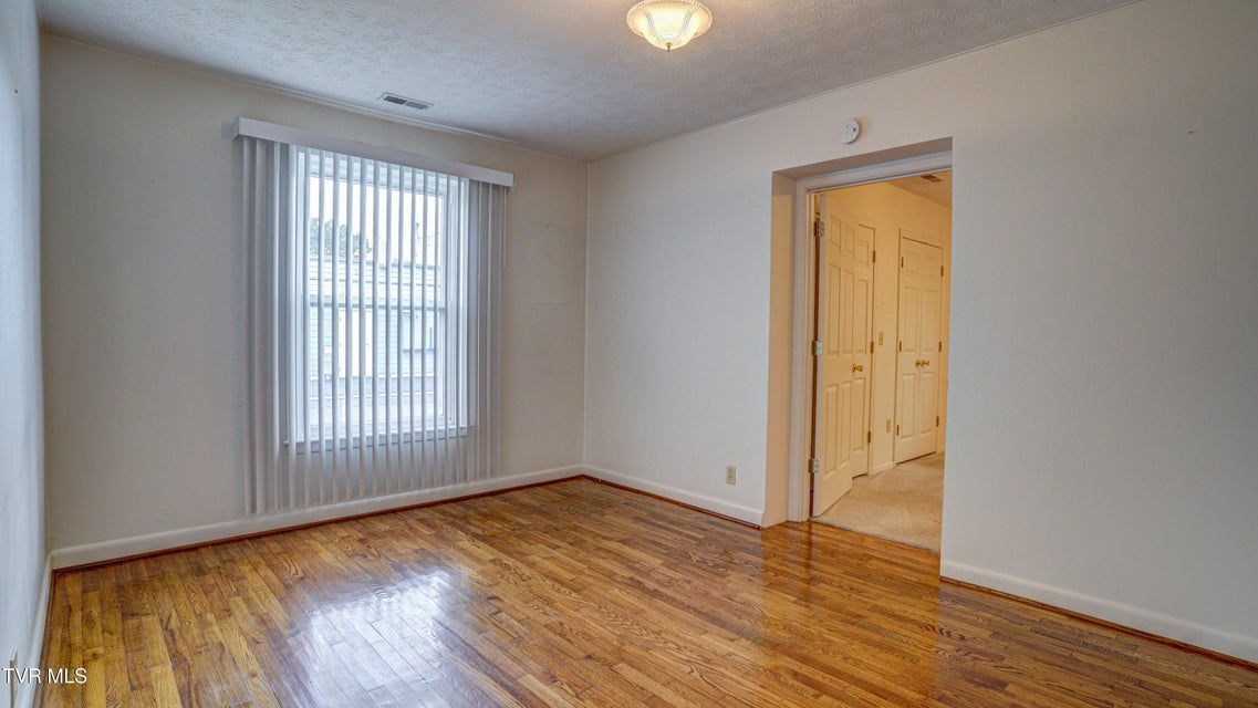 Photo #25: 1717 Oakwood Drive