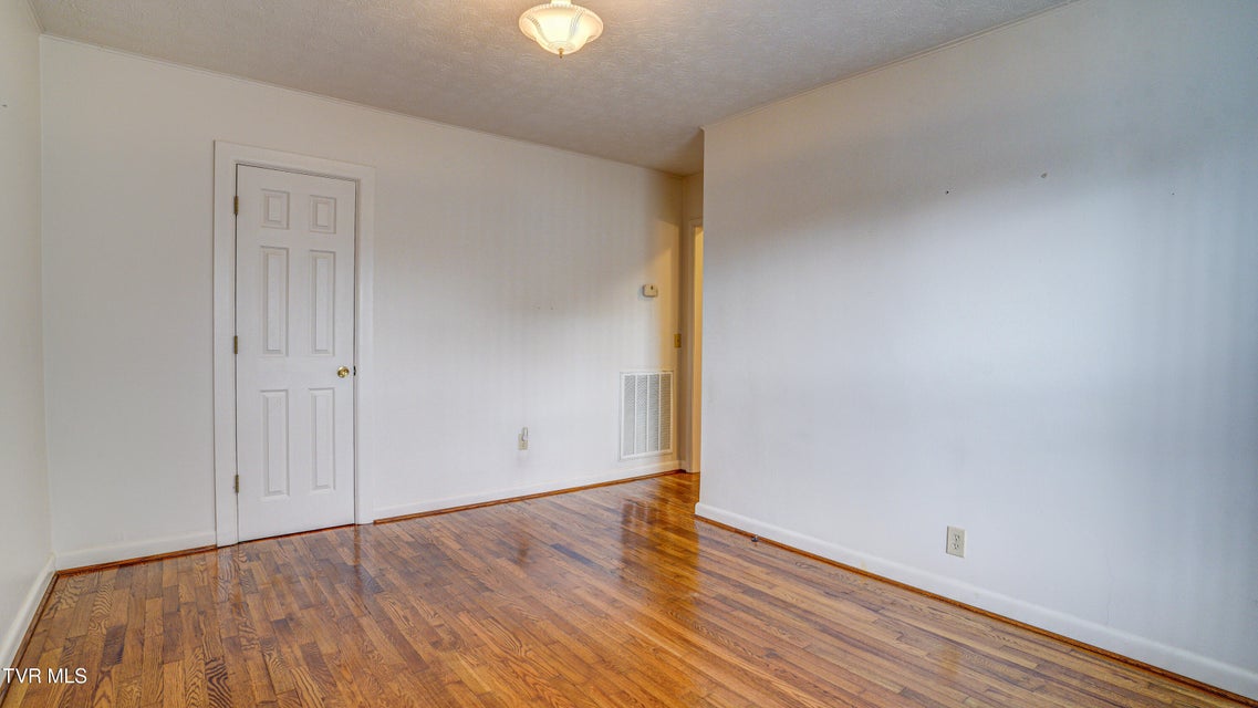Photo #27: 1717 Oakwood Drive