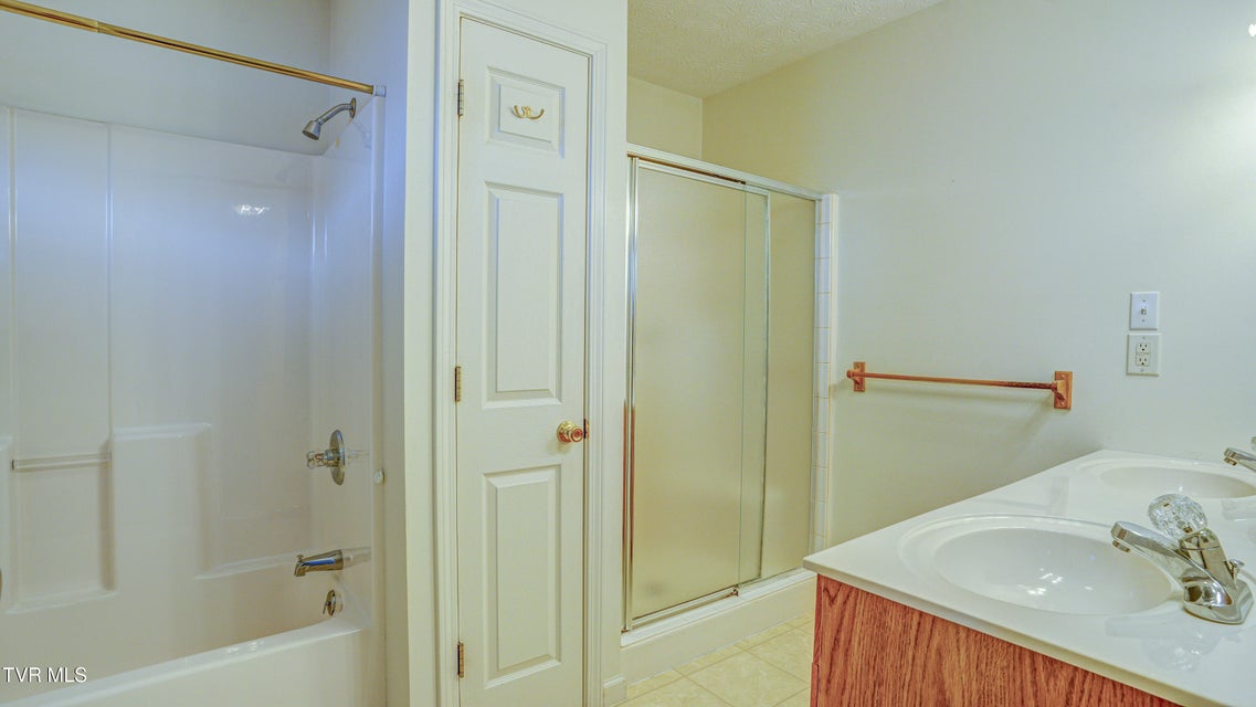 Photo #33: 1717 Oakwood Drive