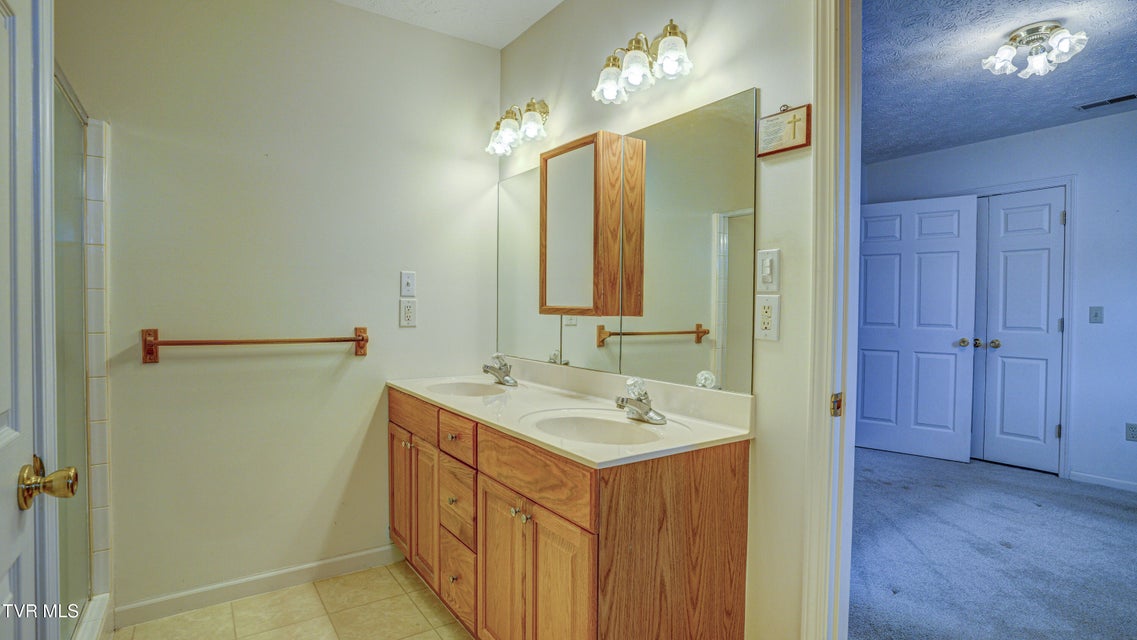 Photo #34: 1717 Oakwood Drive