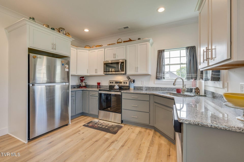 Photo #13: 2834 Mccoy Street