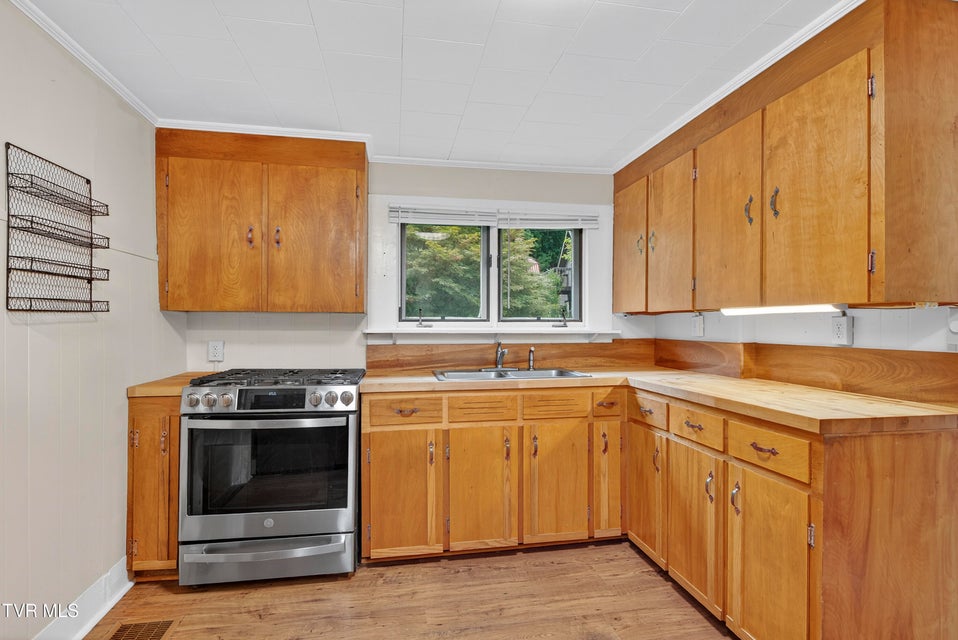 Photo #9: 212 Cotton Street
