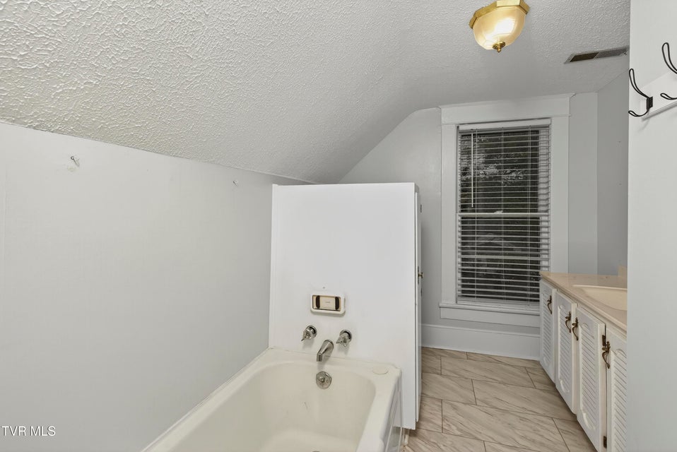 Photo #29: 620 Arlington Avenue