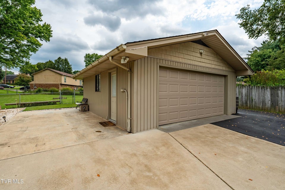 Photo #5: 415 Meadow Brook Drive