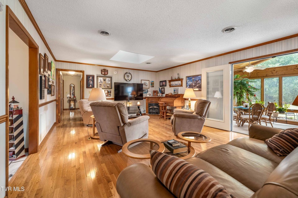 Photo #22: 415 Meadow Brook Drive