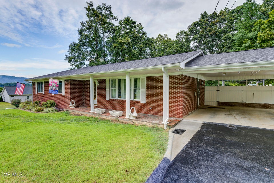 Photo #4: 206 Sycamore Street