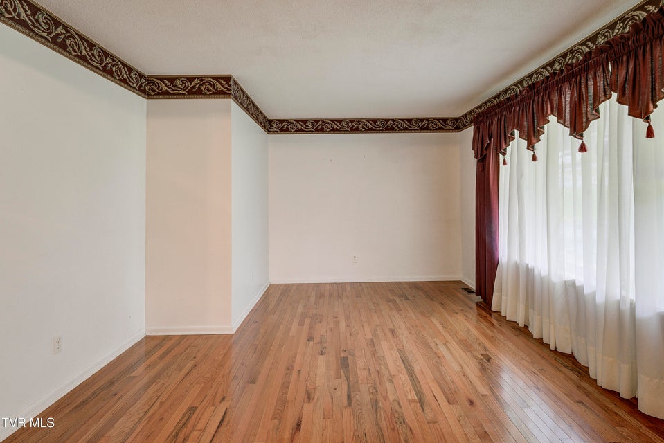 Photo #7: 206 Sycamore Street