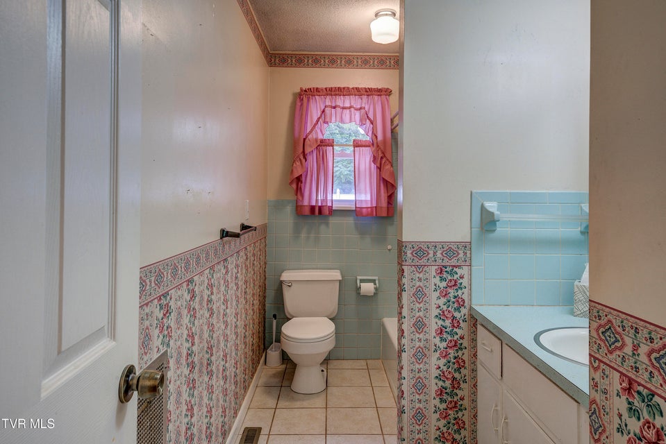 Photo #29: 206 Sycamore Street