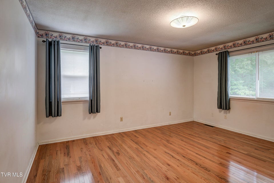 Photo #37: 206 Sycamore Street