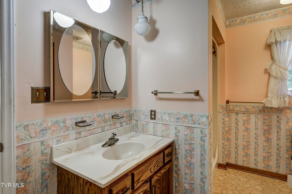Photo #41: 206 Sycamore Street
