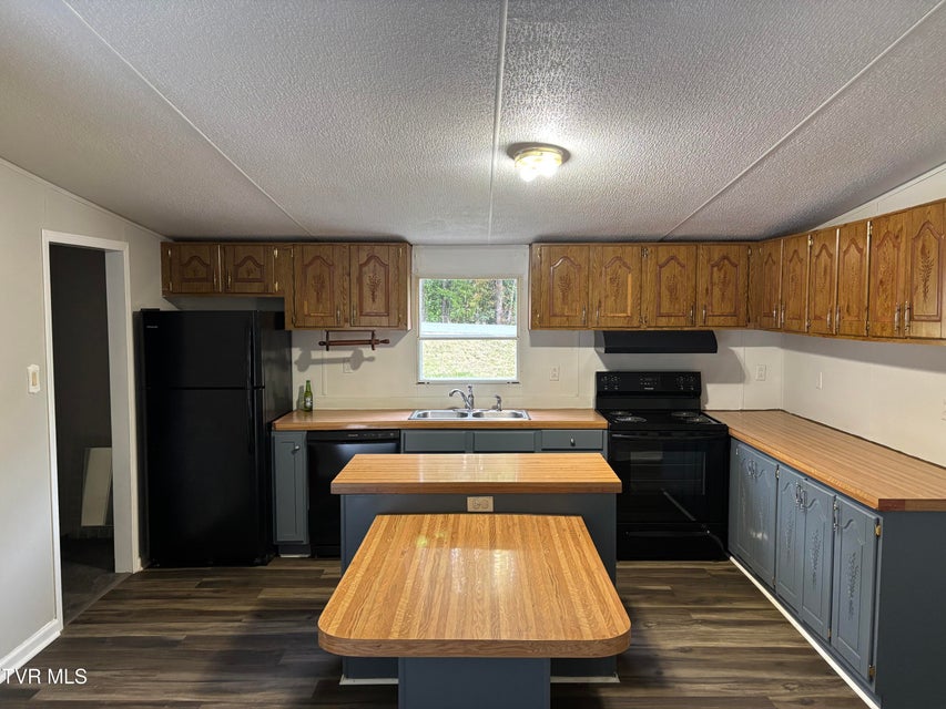 Photo #5: 725 Cedar Crest Road