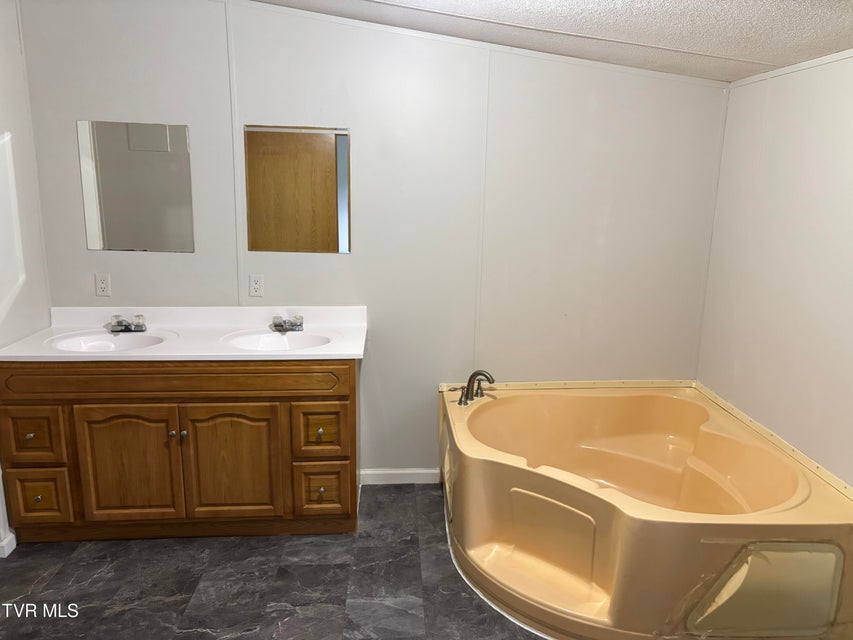 Photo #8: 725 Cedar Crest Road