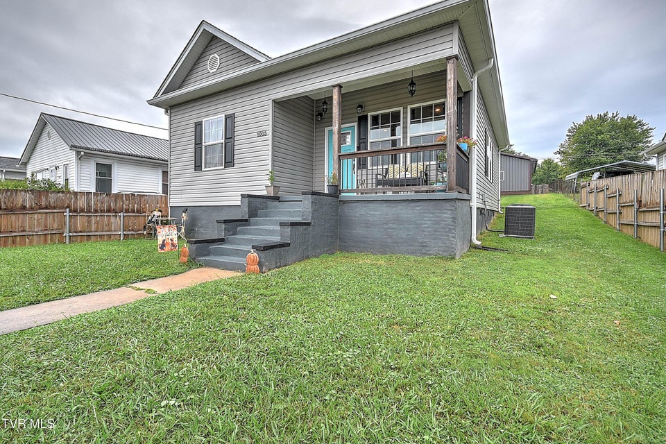 Photo #40: 1005 Maple Street