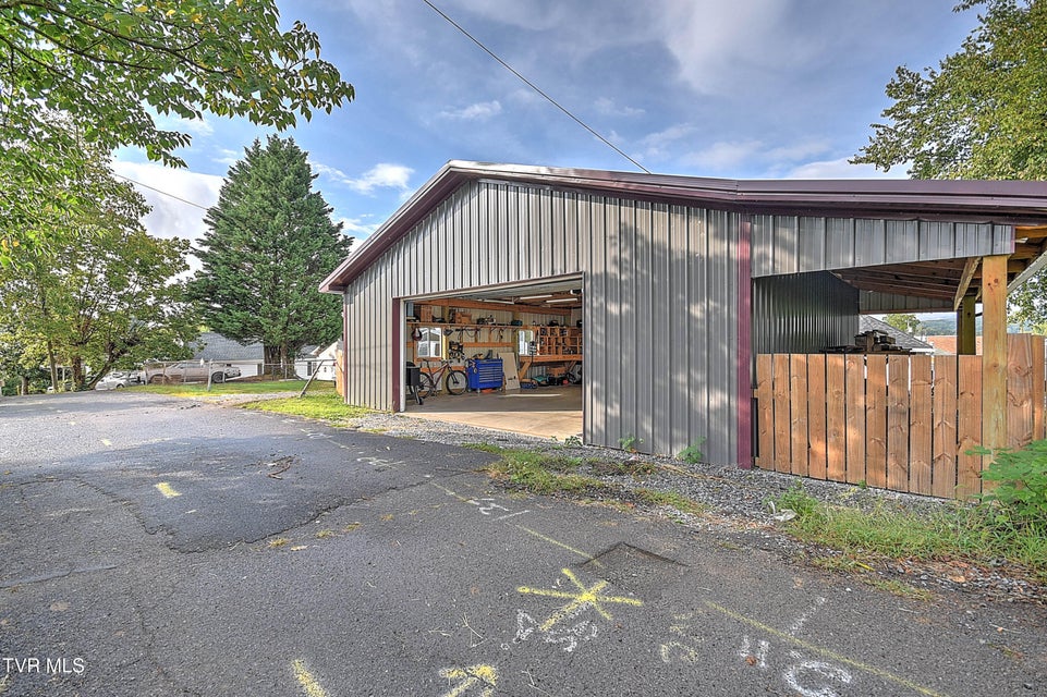 Photo #38: 1005 Maple Street