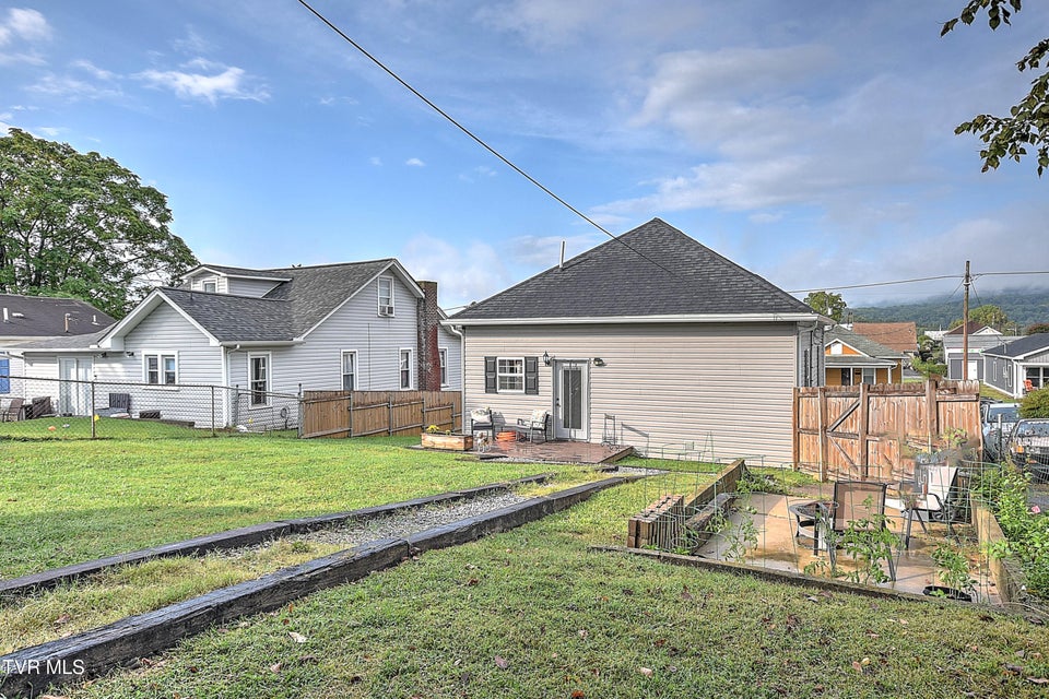 Photo #34: 1005 Maple Street
