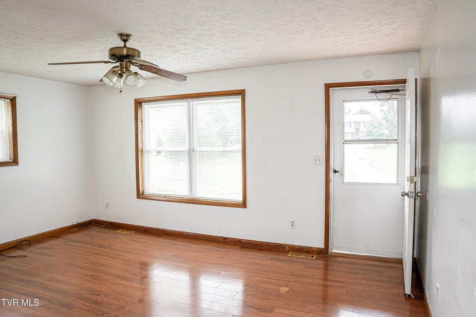 Photo #15: 427 Britton Avenue