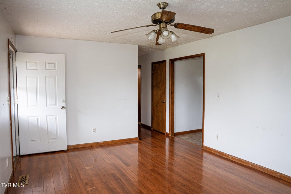 Photo #16: 427 Britton Avenue