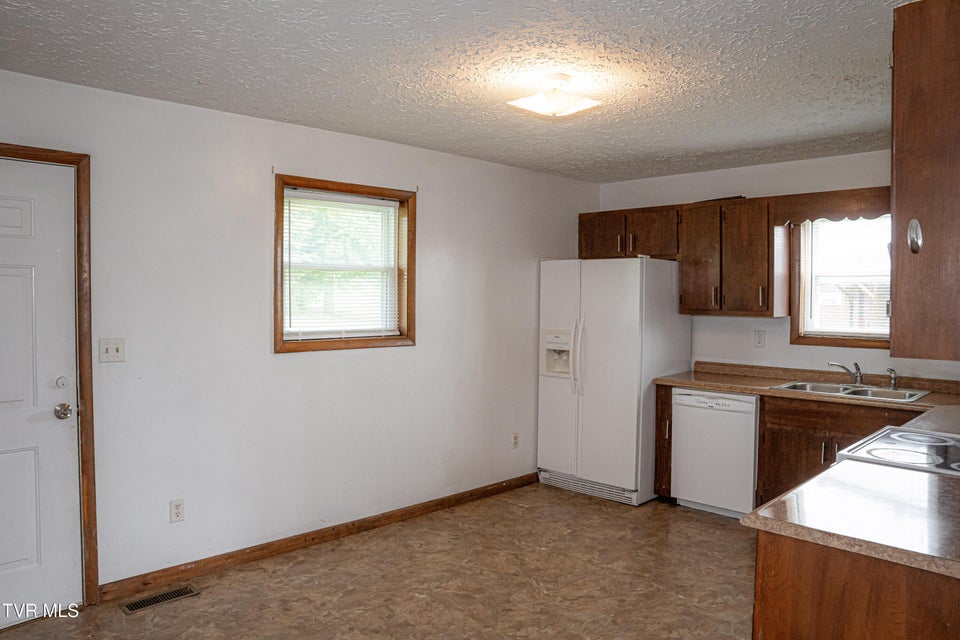 Photo #17: 427 Britton Avenue