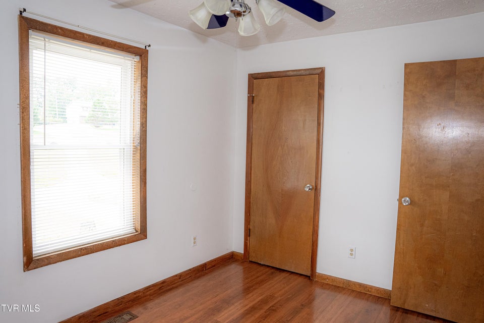 Photo #27: 427 Britton Avenue