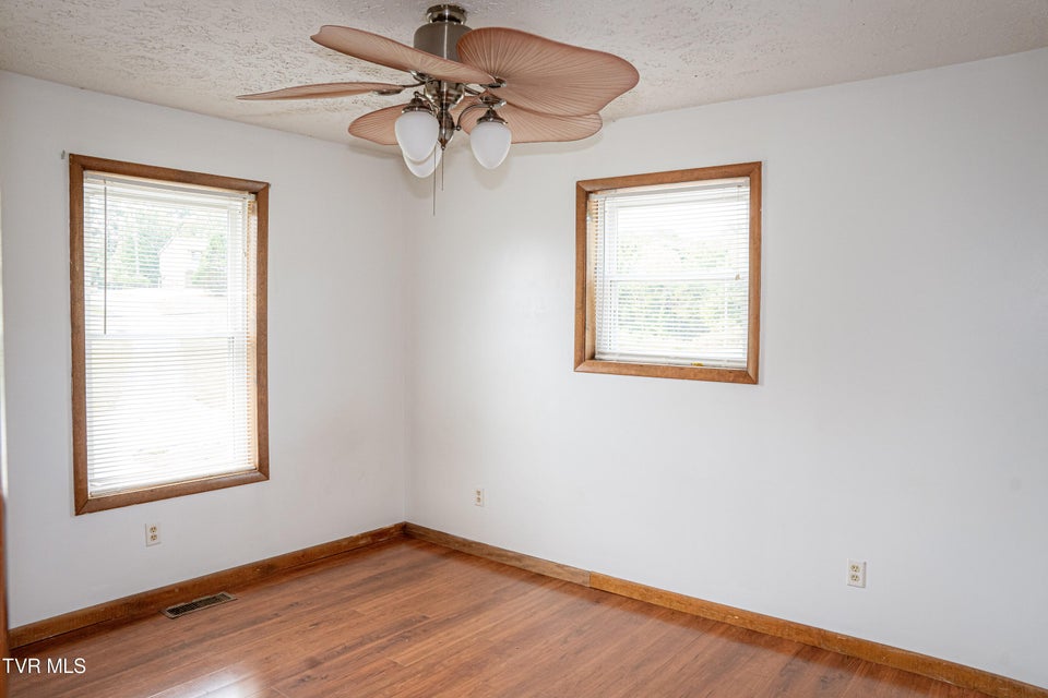 Photo #28: 427 Britton Avenue