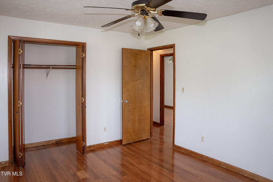 Photo #32: 427 Britton Avenue