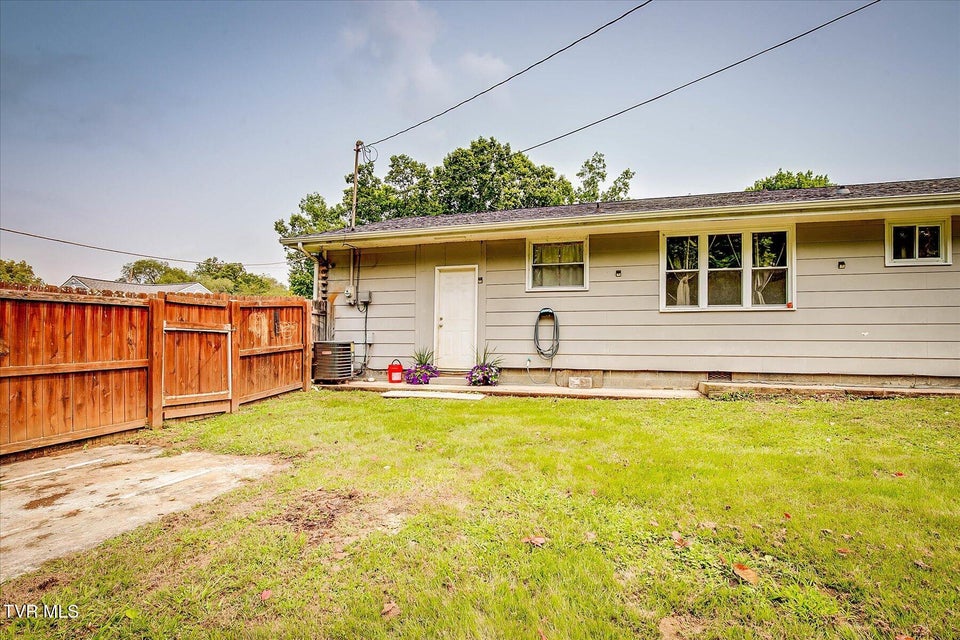 Photo #32: 1413 Haga Road