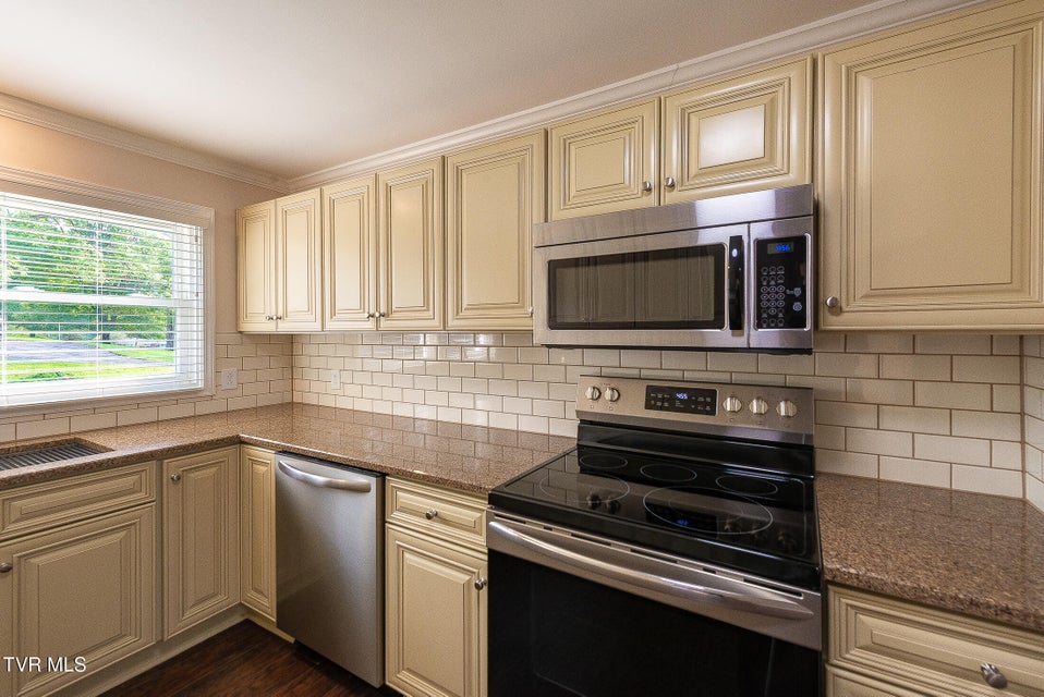 Photo #7: 517 Forestdale Road