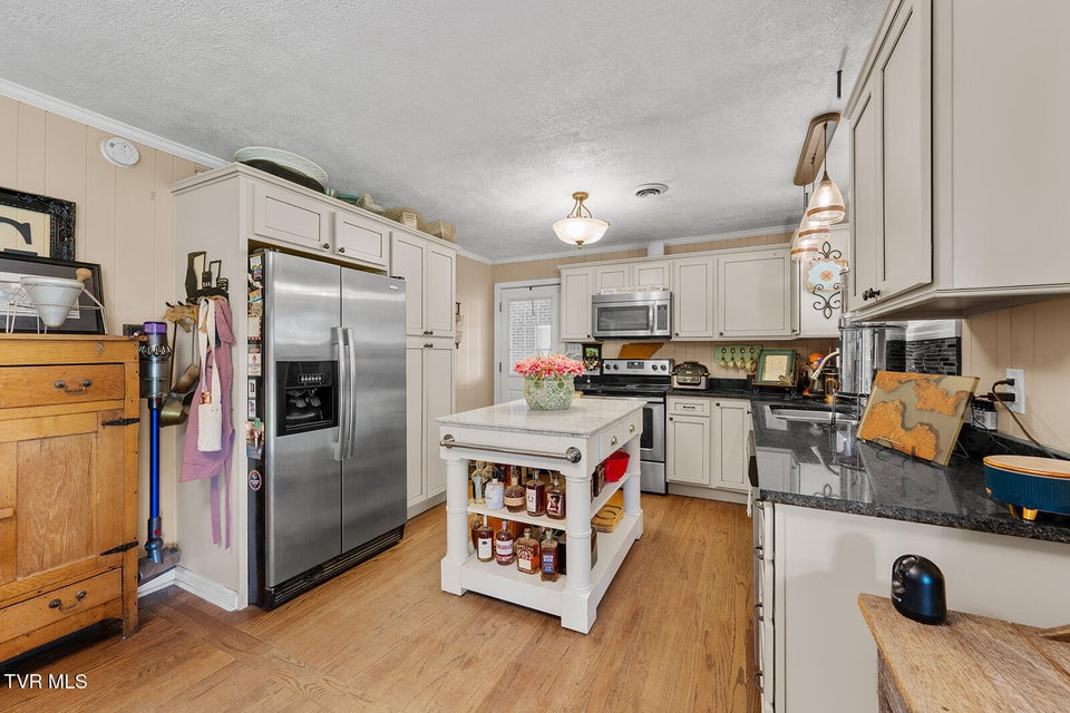 Photo #6: 124 Pershing Avenue