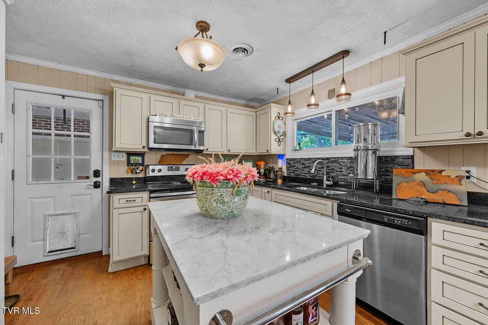 Photo #7: 124 Pershing Avenue