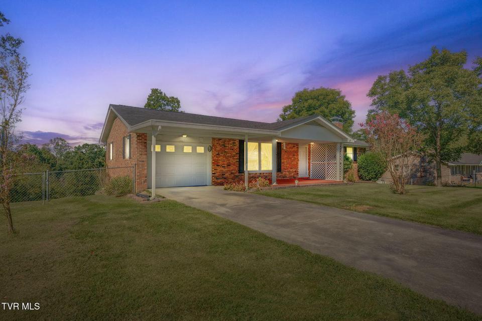 Photo #3: 907 Ithaca Street