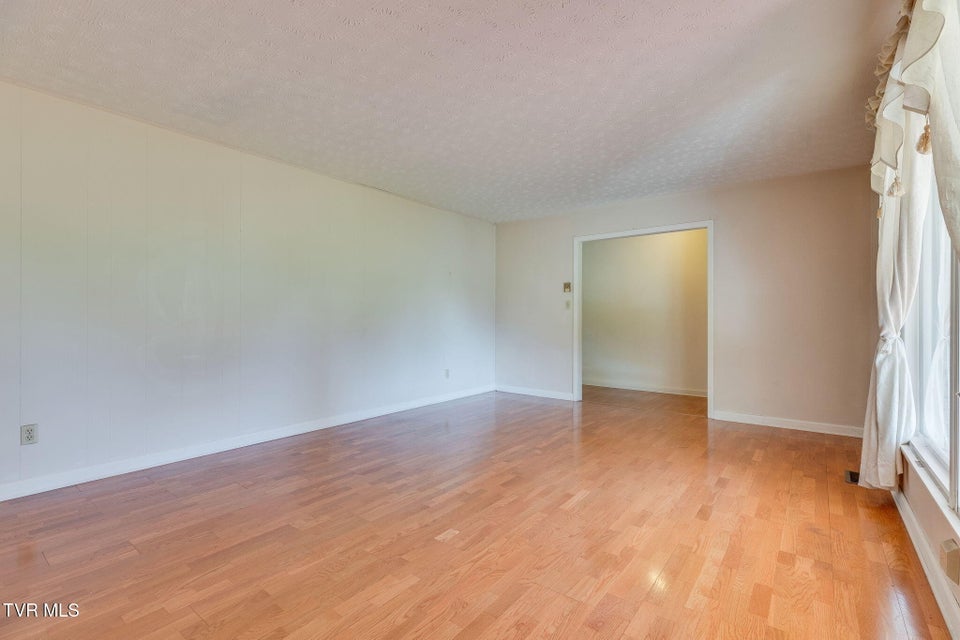 Photo #10: 907 Ithaca Street