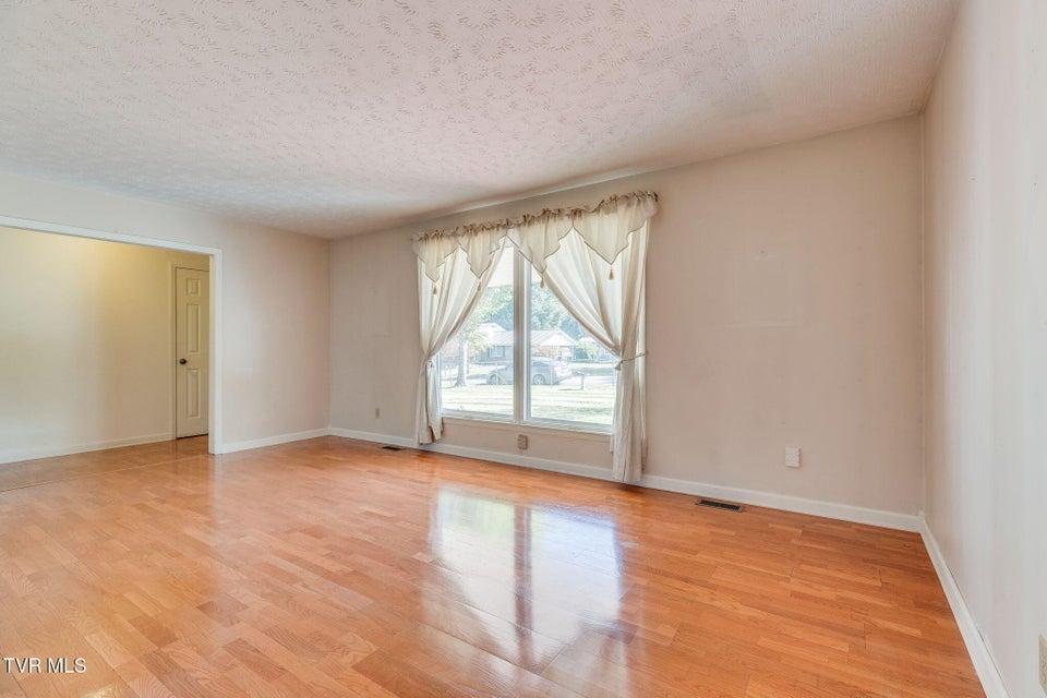 Photo #11: 907 Ithaca Street