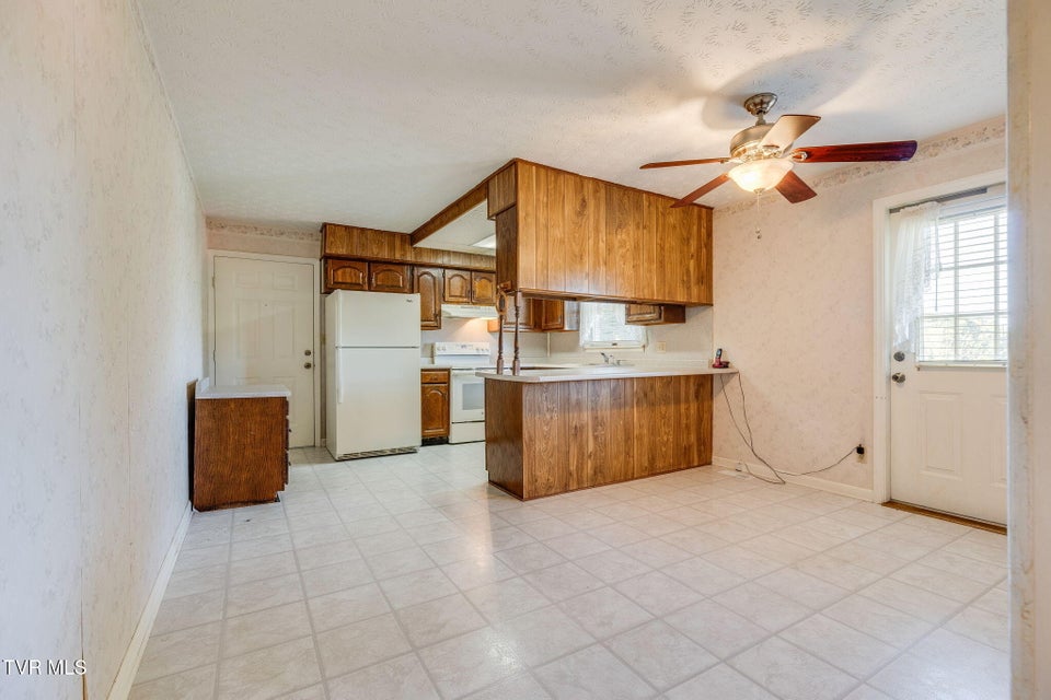 Photo #12: 907 Ithaca Street