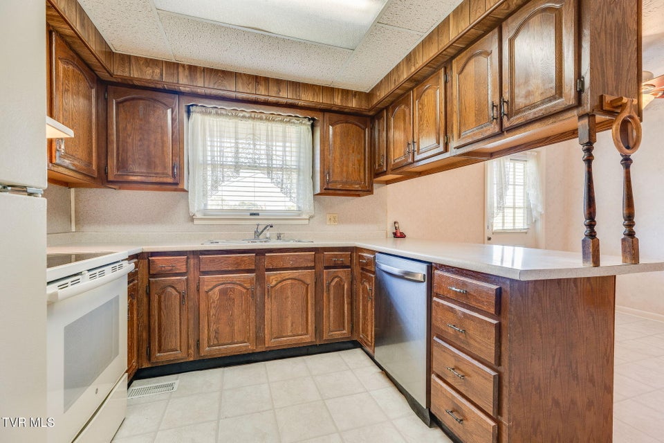 Photo #15: 907 Ithaca Street