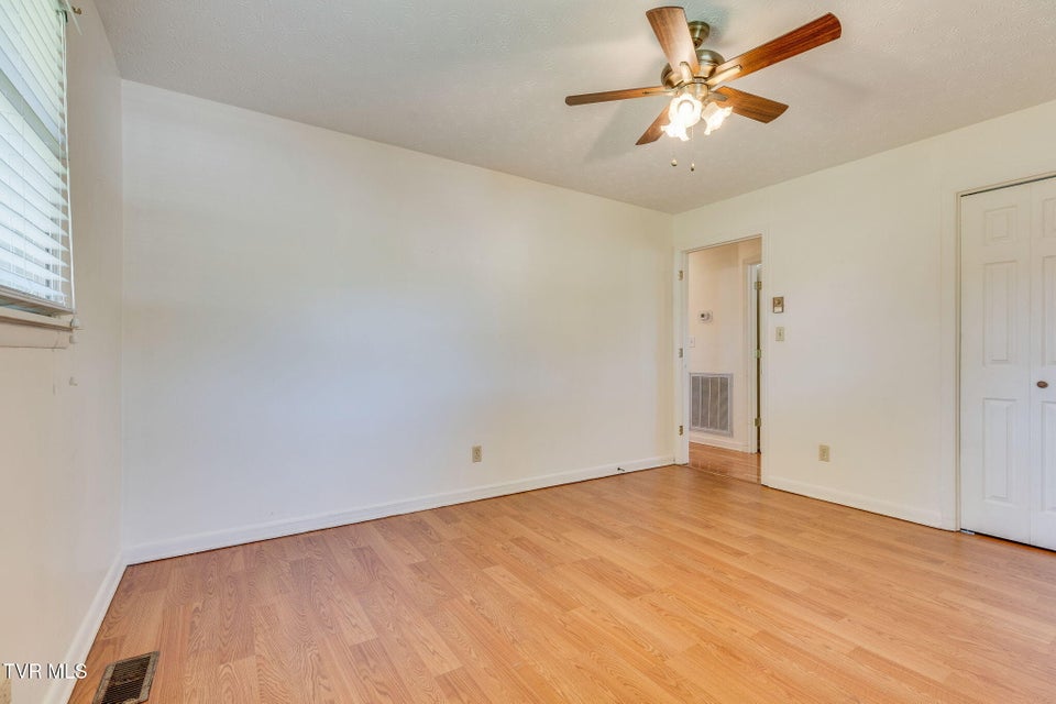 Photo #19: 907 Ithaca Street