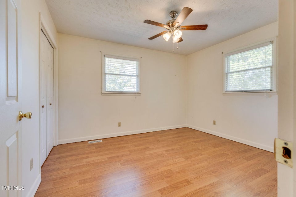 Photo #21: 907 Ithaca Street