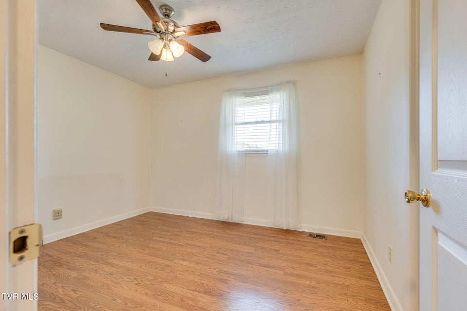 Photo #25: 907 Ithaca Street