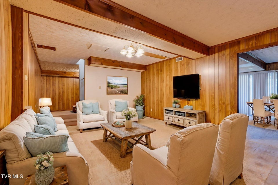 Photo #27: 907 Ithaca Street