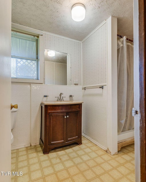 Photo #32: 907 Ithaca Street