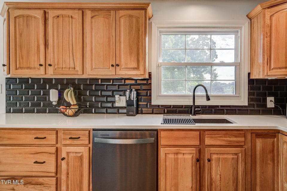 Photo #8: 110 Hopeville Avenue