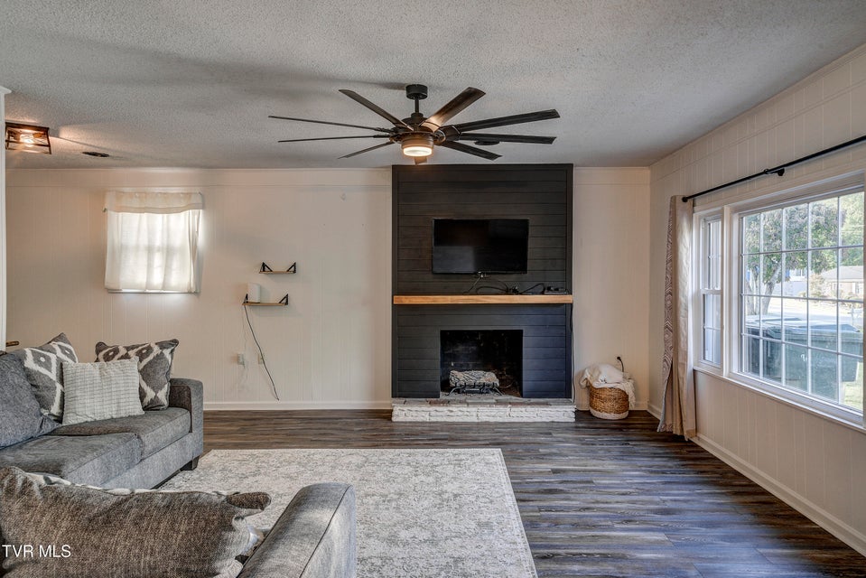 Photo #13: 110 Hopeville Avenue