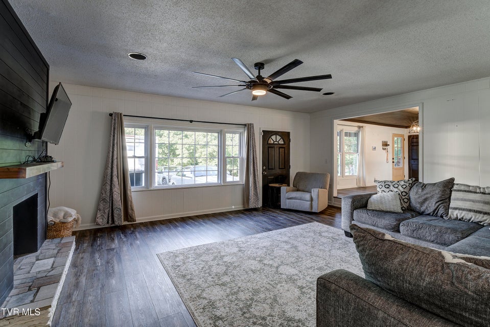 Photo #17: 110 Hopeville Avenue