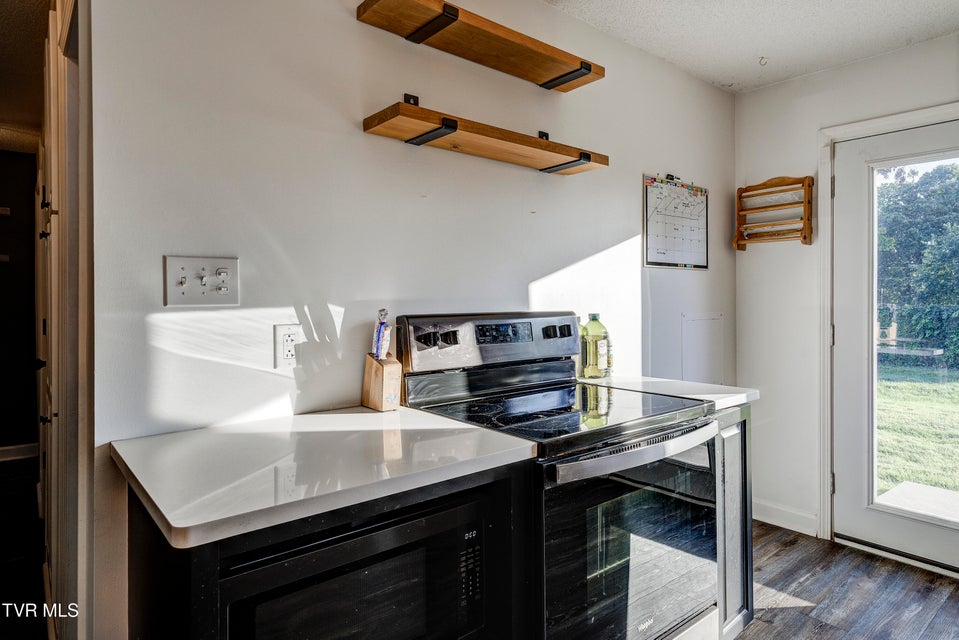 Photo #23: 110 Hopeville Avenue