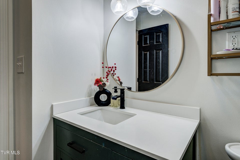 Photo #26: 110 Hopeville Avenue