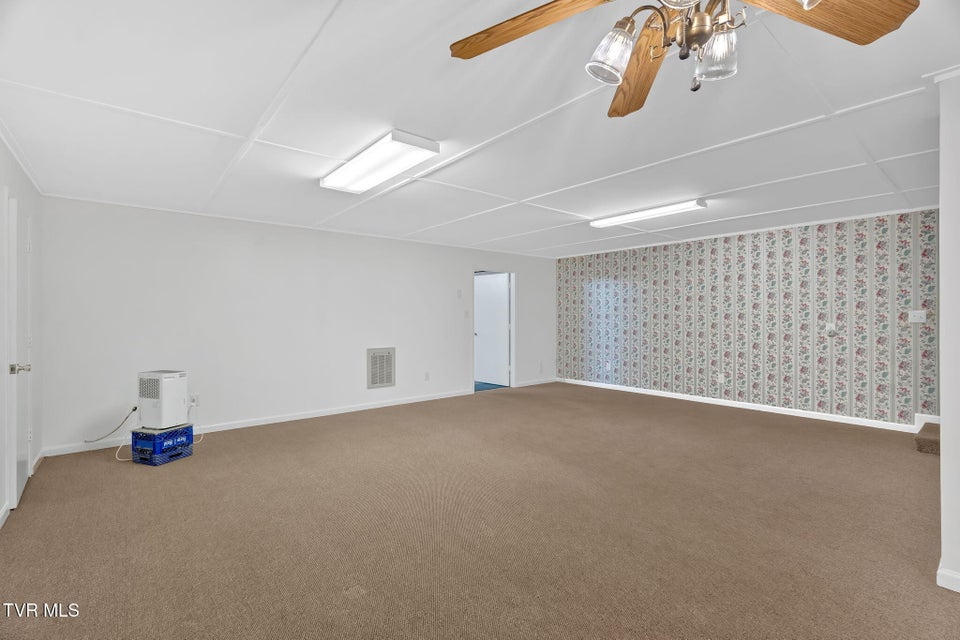 Photo #29: 887 Berry Road