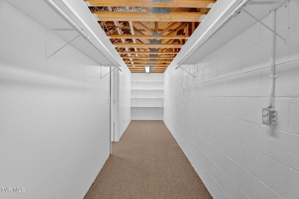 Photo #32: 887 Berry Road