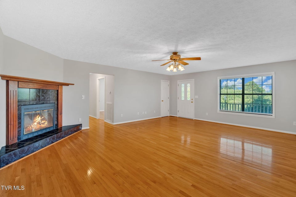 Photo #17: 887 Berry Road