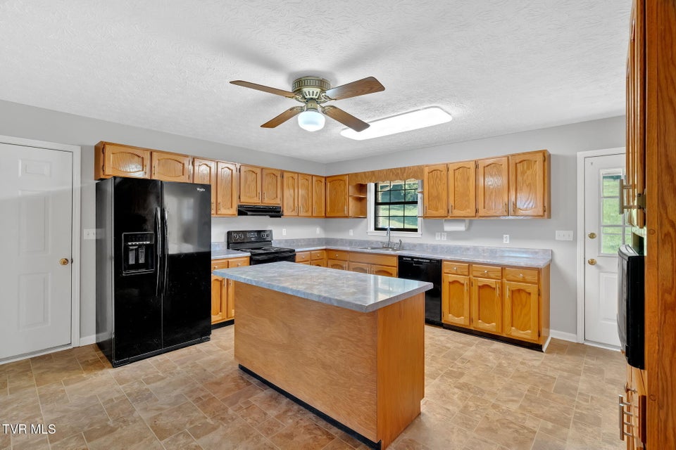 Photo #7: 887 Berry Road