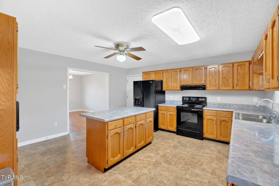 Photo #10: 887 Berry Road