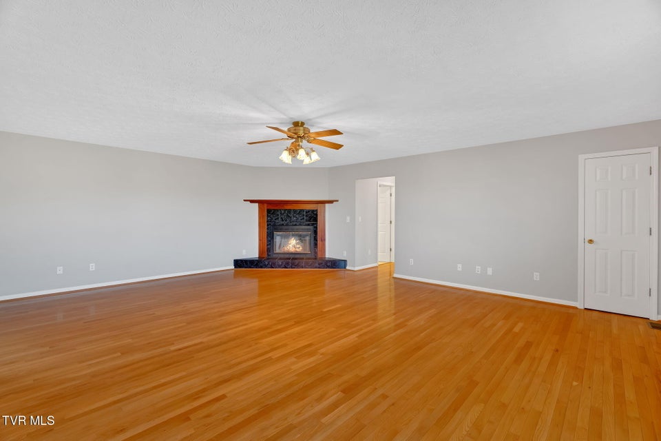 Photo #18: 887 Berry Road